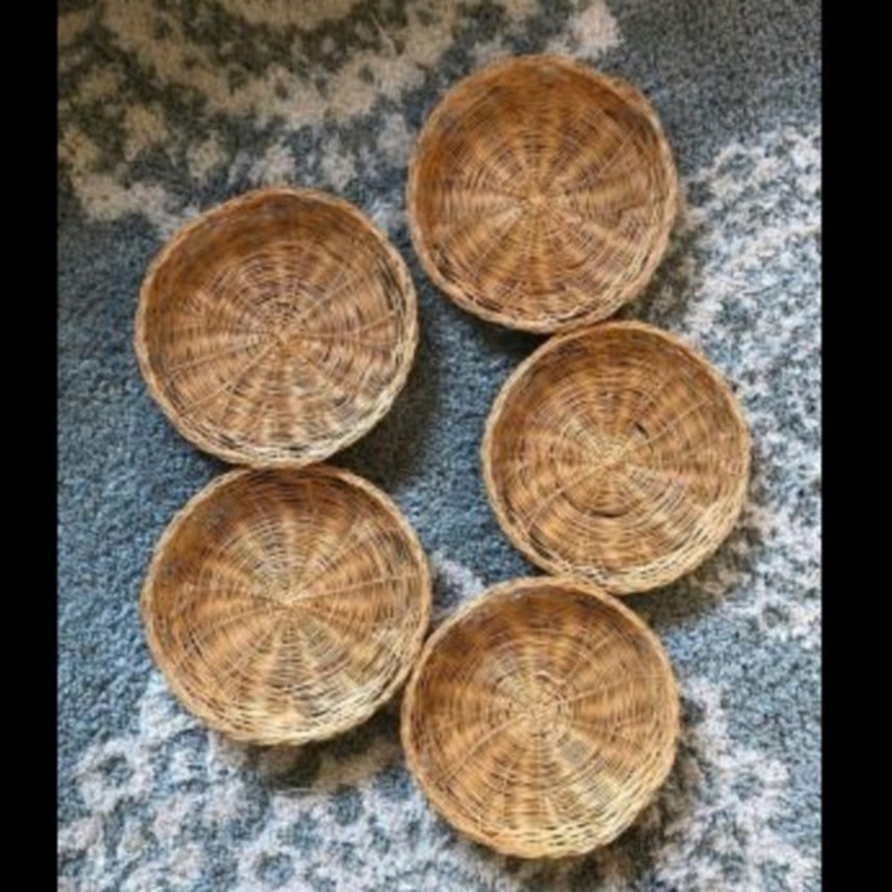 Vintage wicker plate‎ holders